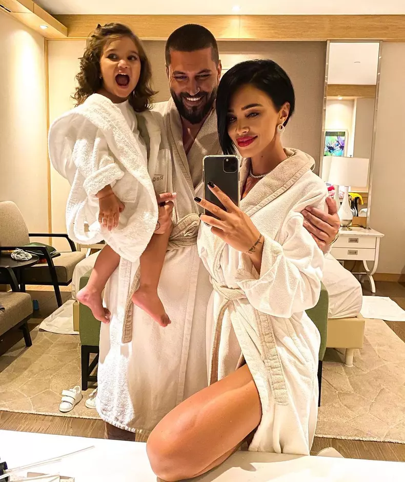 Adelina Pestrițu, Virgil Șteblea și fiica lor Zenaida