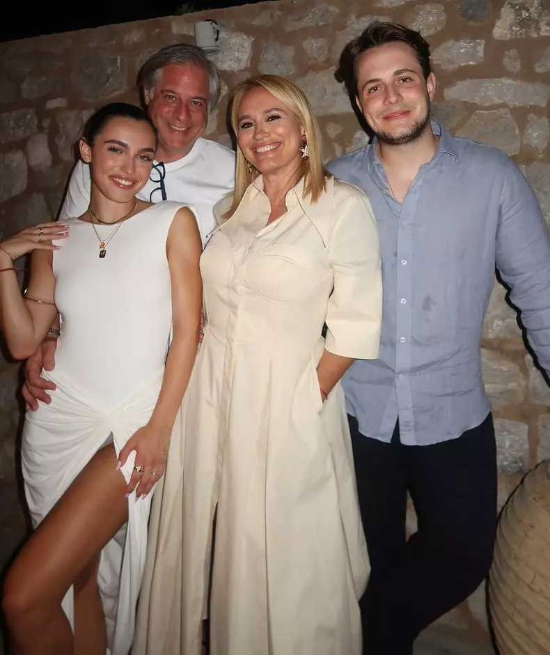 Andreea Esca a împlinit 52 de ani  (7)