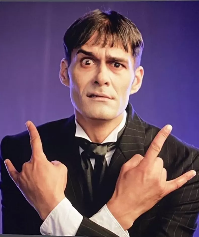 cine-sunt-actorii-care-joaca-in-serialul-wednesday-netflix-5