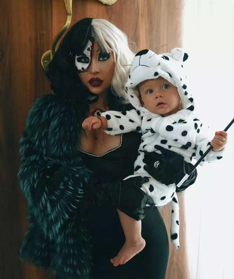 cum-s-a-costum-nicole-cherry-de-halloween-cantareata-a-pozat-alaturi-de-fiica-ei-anastasia