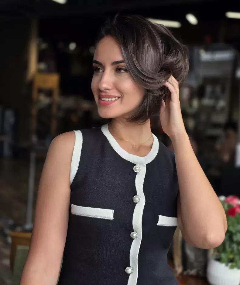 cine-este-Andreea-Stravoiu-9