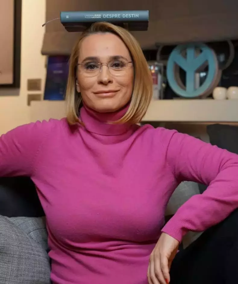 Andreea-Esca-salariu-5