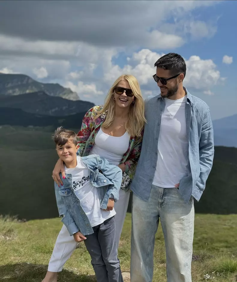 Jorge, soția și fiul lor (2)