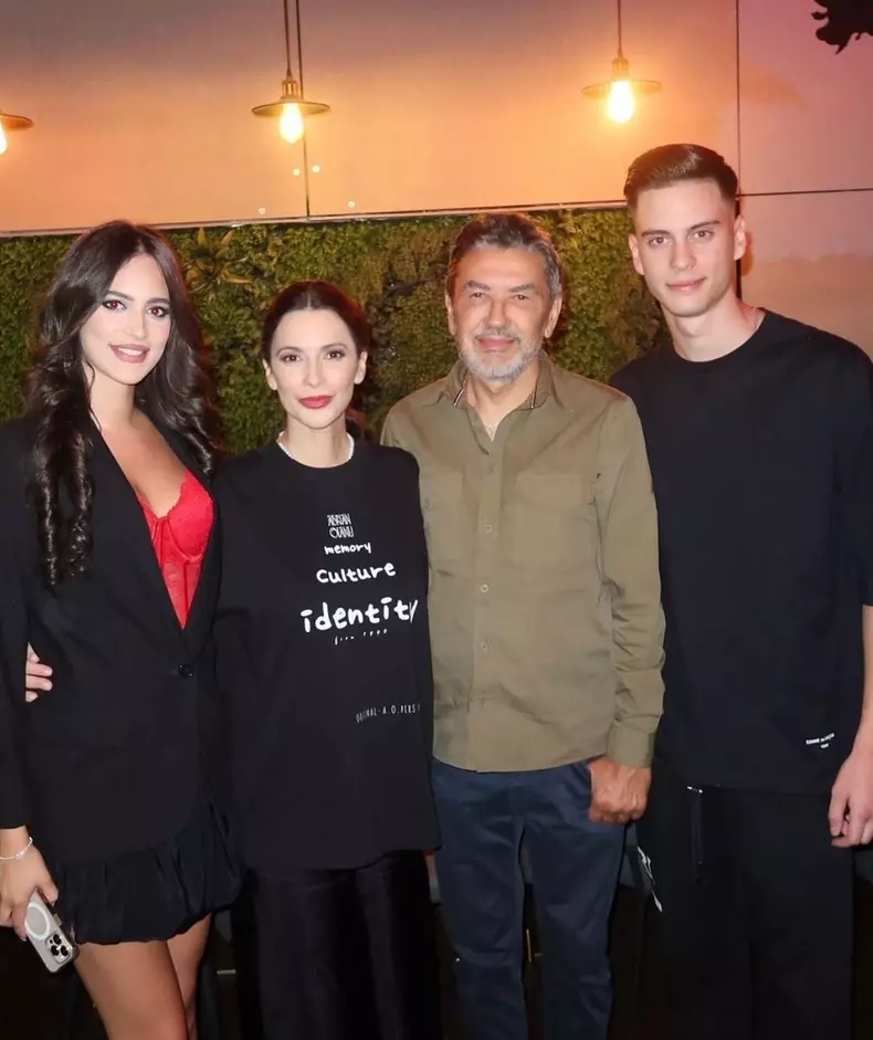 Andreea Berecleanu ii face urari sotului (3)