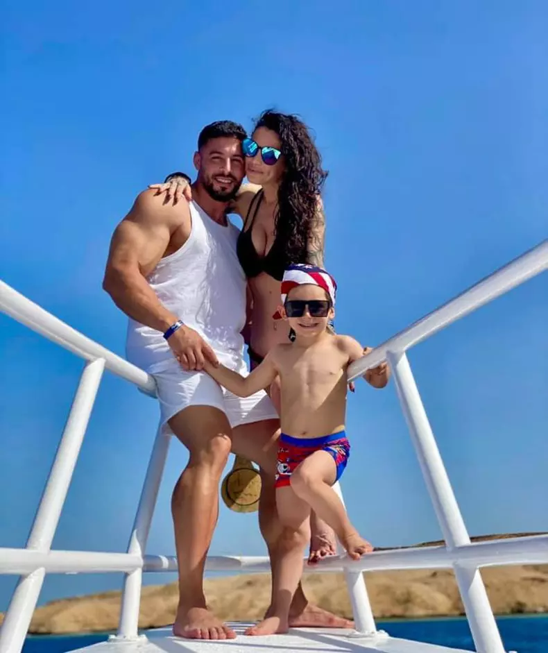 Roxana-Vancea-totul-despre-sarcina-si-despre-sotul-sau.-Cum-l-au-acceptat-parintii-vedetei-EXCLUSIV-2-1