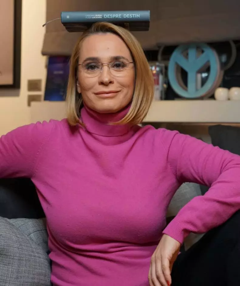 de-ce-lipseste-andreea-esca-de-la-stirile-protv-2