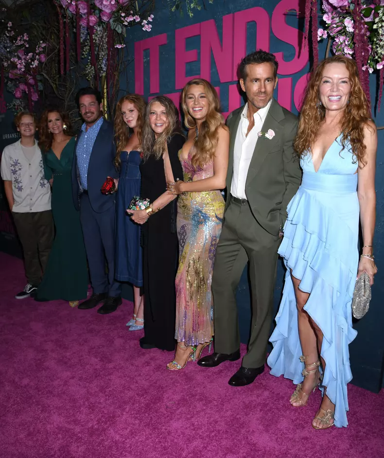 Blake Lively, în mijlocul unui scandal de proporții, care a afectat succesul filmului „It Ends With Us”. Sora ei a reacționat