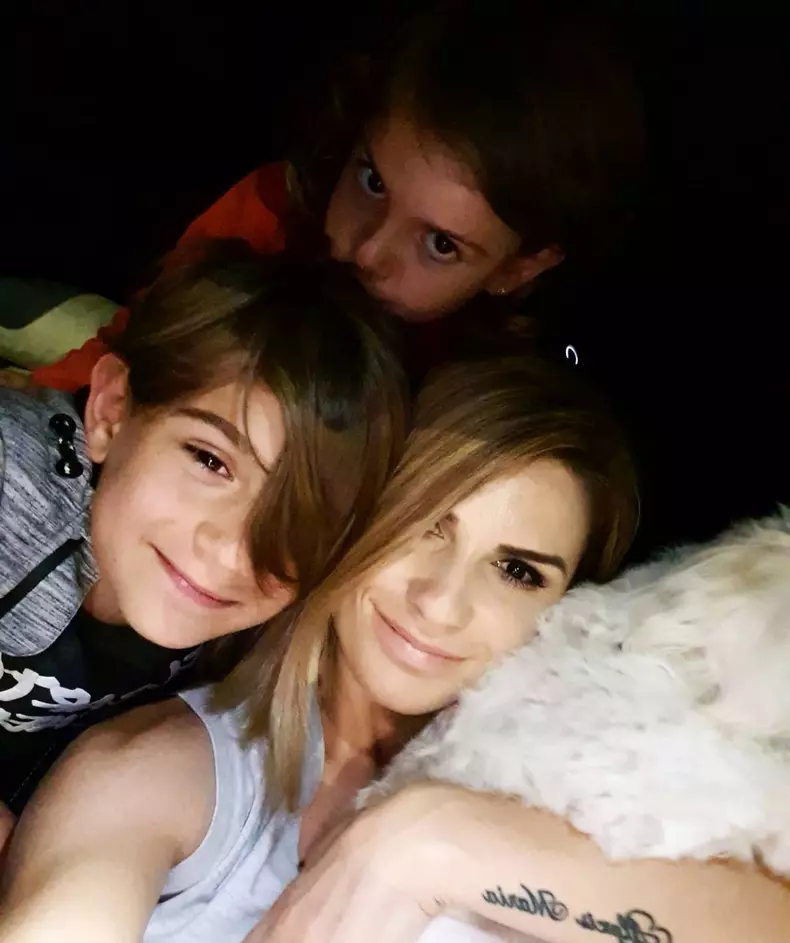 Ellie White și copiii ei