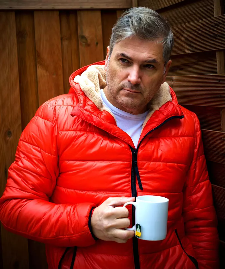 mircea radu in rosu