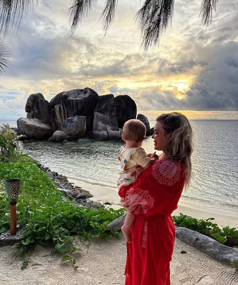 Gina PISTOL SI FIICA EI