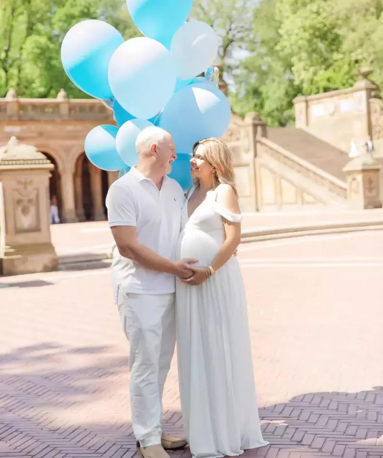 iasmina-hill-a-nascut-milionarul-bradford-hill-in-culmea-fericirii-3-857x1024-1