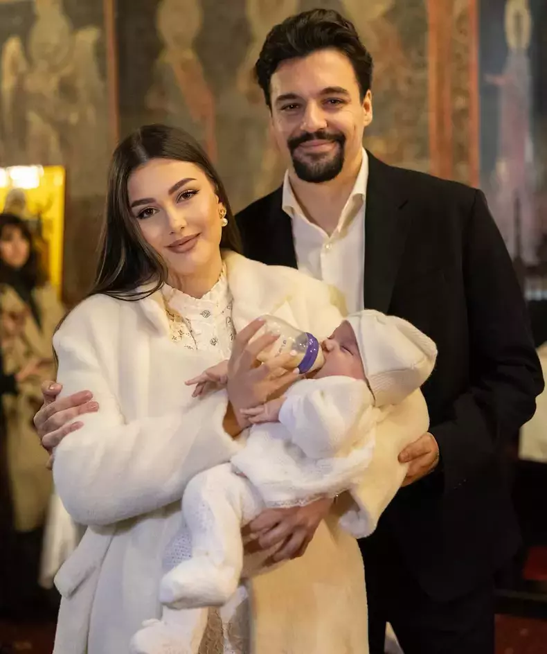 Adrian Petre şi Anastasia8
