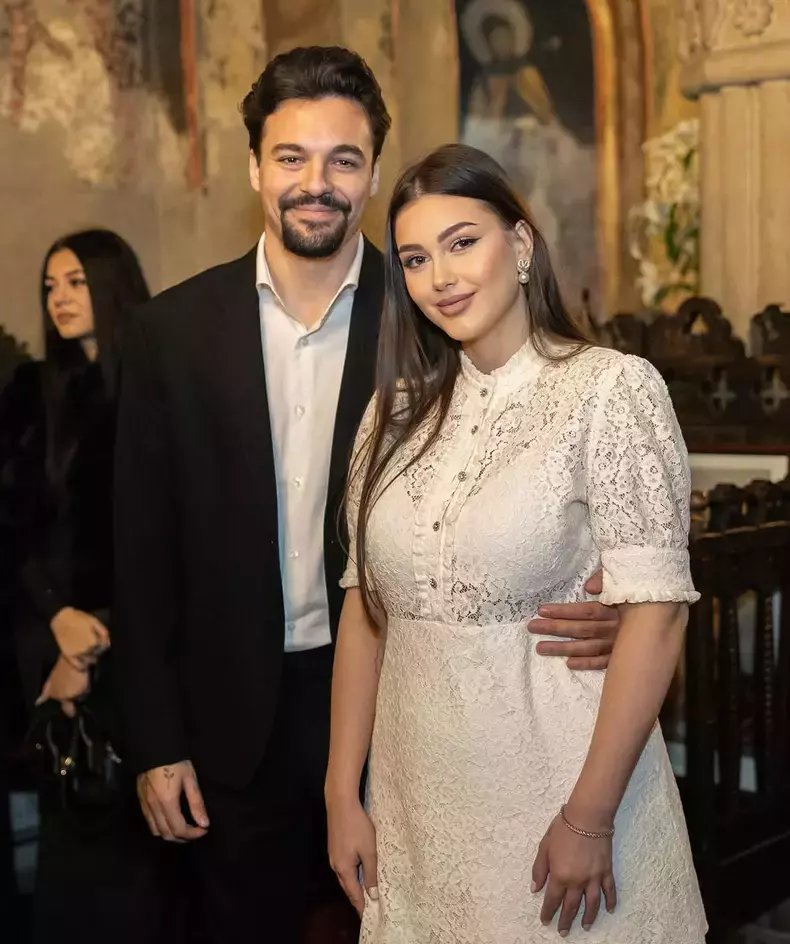 Adrian Petre şi Anastasia9