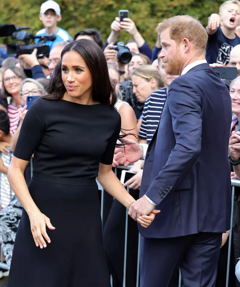 Gestul surprinzător făcut de o adolescentă față de Meghan Markle, la Castelul Windsor