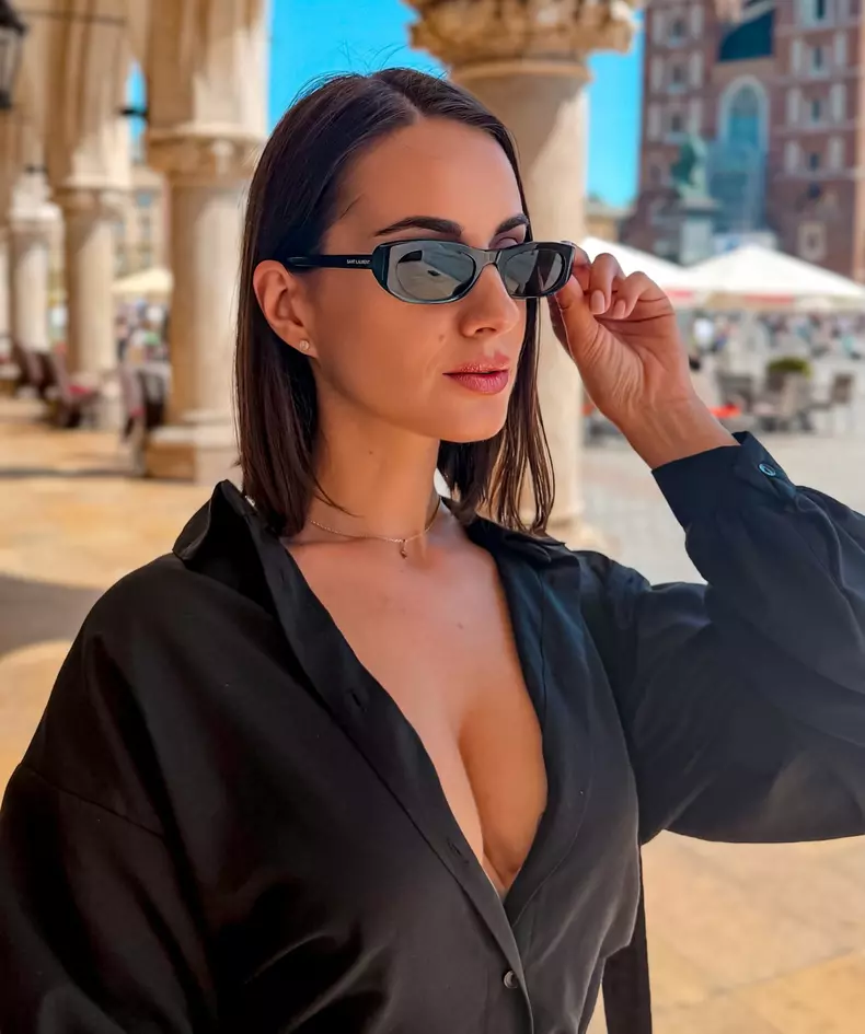 cine-este-Andreea-Stravoiu-4