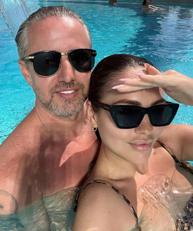 laurentiu-reghecampf-si-corina-caciuc-asa-cum-nu-au-mai-fost-vazuti-pana-acum-cei-doi-s-au-fotografiat_18-1