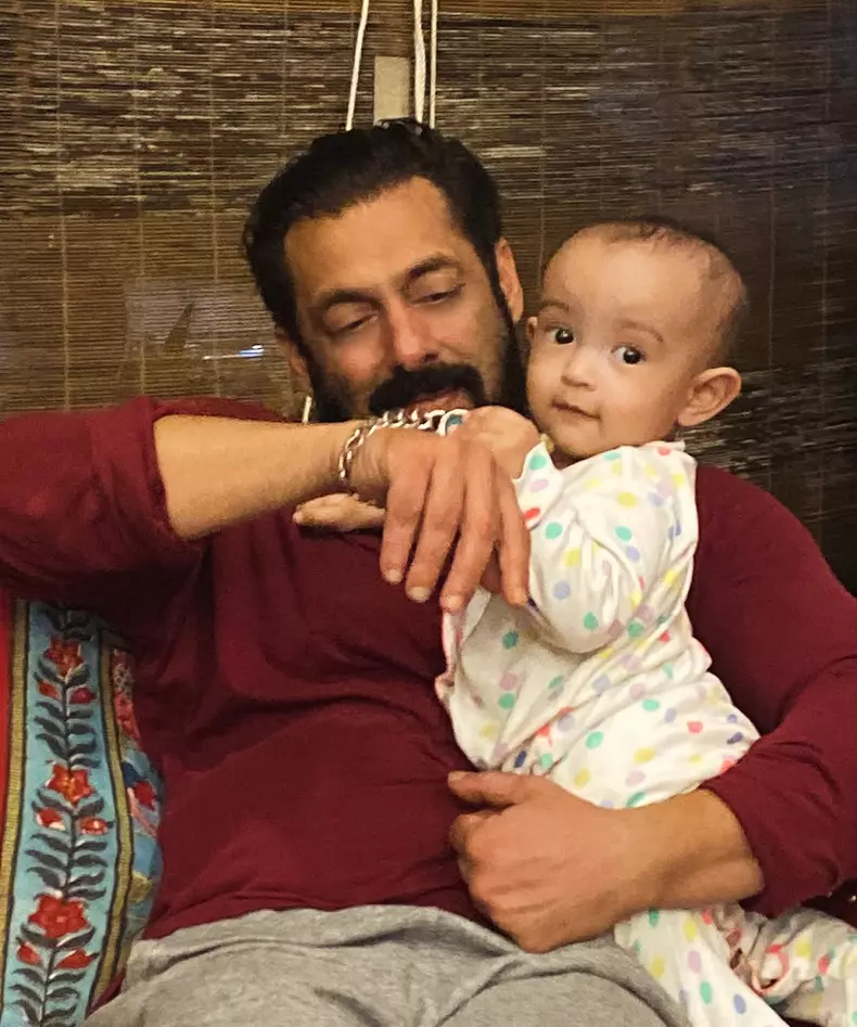 Iulia Vântur, mesaj pentru Salman Khan de ziua lui  (2)