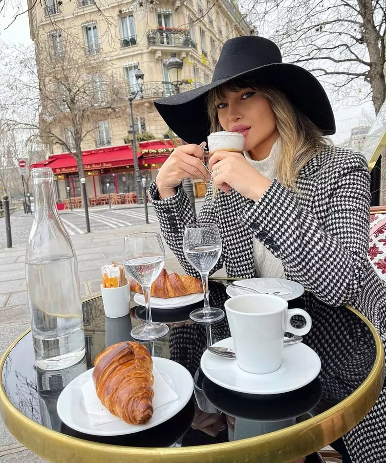 Lora, ședință foto provocatoare în Paris. Cum s-a pozat alături de iubitul ei. „Flirt în Paris” (13)