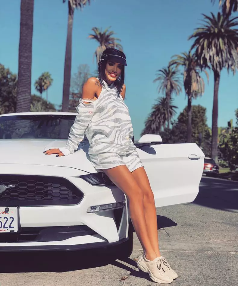 Adelina Pestritu in Los Angeles 7