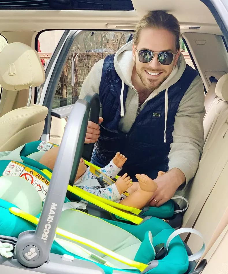 Alina și Ilan Laufer și-au dus gemenii născuți prematur la prima ședință foto (2)