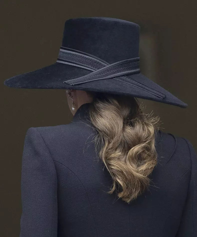 Cum a onorat-o Kate Middleton pe Regina Elisabeta în timpul ceremoniilor pentru Remembrance Day