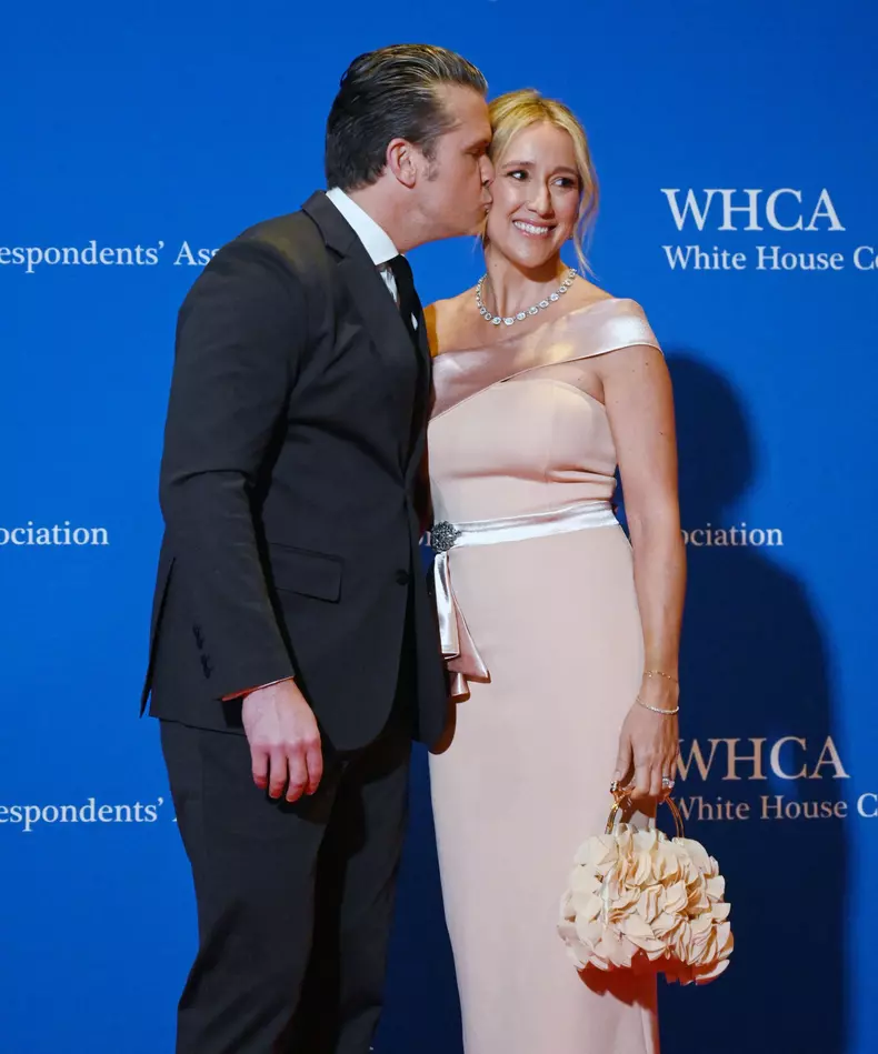 Jennifer Rauchet și Pete Hegseth