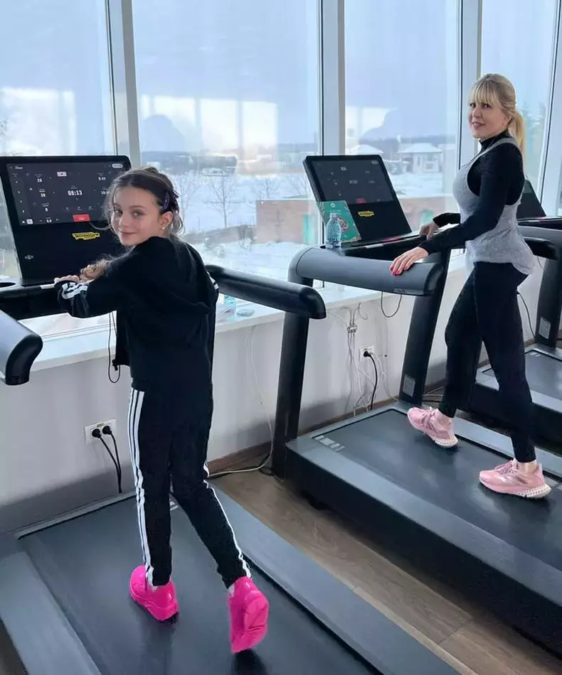 elena-udrea-la-sala-de-fitness