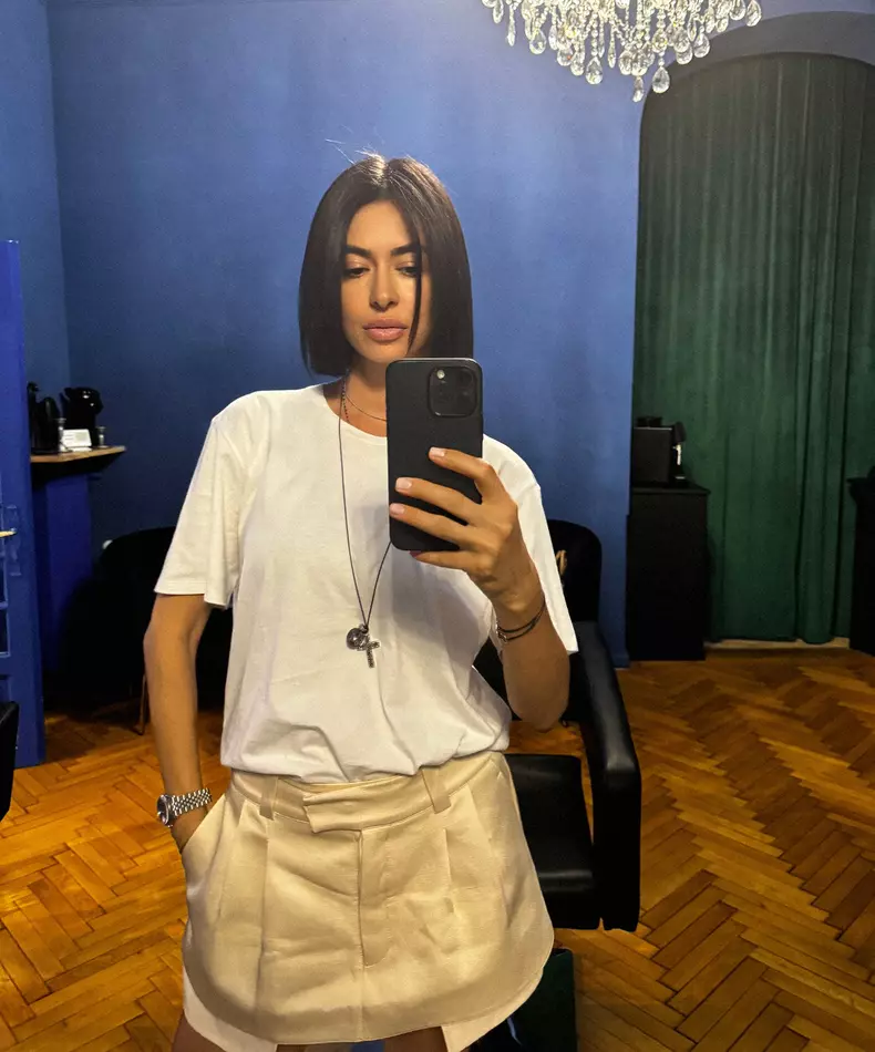 Diana Bart schimbare de look, bob drept