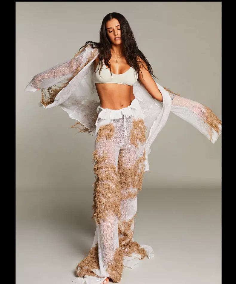 antonia-aparitie-indrazneata-in-mediul-online-4