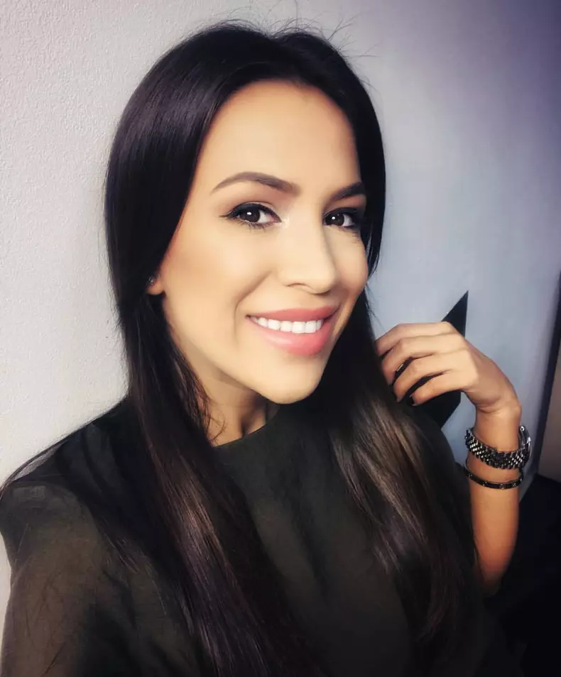 Alexandra Anastasescu prezintă noul sezon „Flash Monden”, la Prima TV