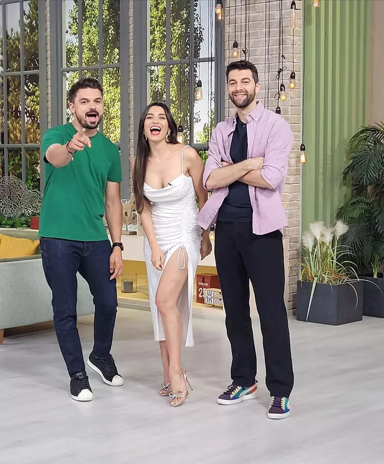 vorbeste-lumea-implineste-astazi-8-ani-echipa-show-ului-de-la-pro-tv-sarbatoreste-in-platou-cu-o-editie-speciala-4