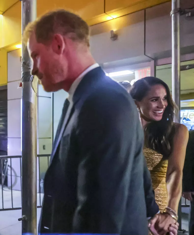 Meghan Markle, apariție uluitoare la Women of Vision Awards. Cu cine a apărut pe covorul roșu