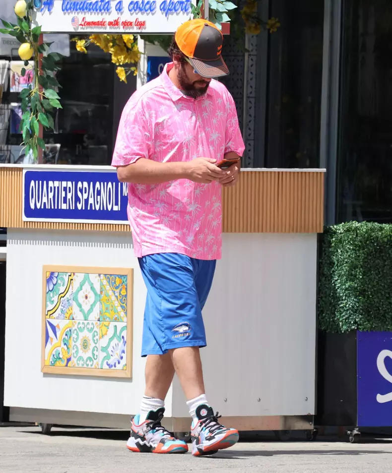 Adam Sandler nu se desparte de soție nici pe platouri. În câte filme au jucat împreună, de fapt