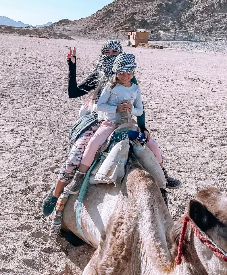 Anda Adam a plecat într-o vacanță în Egipt. Cum arată cântăreața în costum de baie la 40 de ani (10)