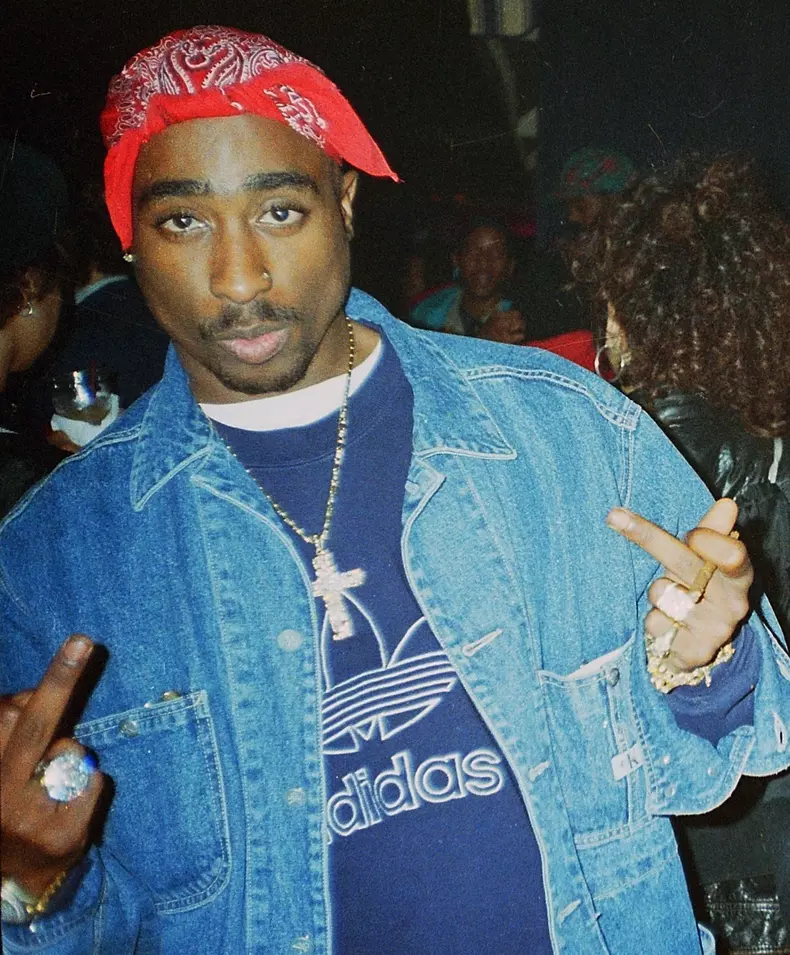 Tupac Shakur a murit în 1996.