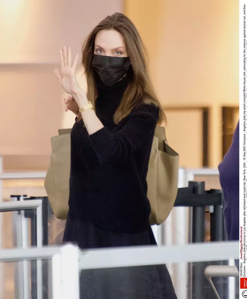 Exclusive - Angelina Jolie jets home to Los Angeles after whirlwind east coast trip, New York, USA - 16 Sep 2021