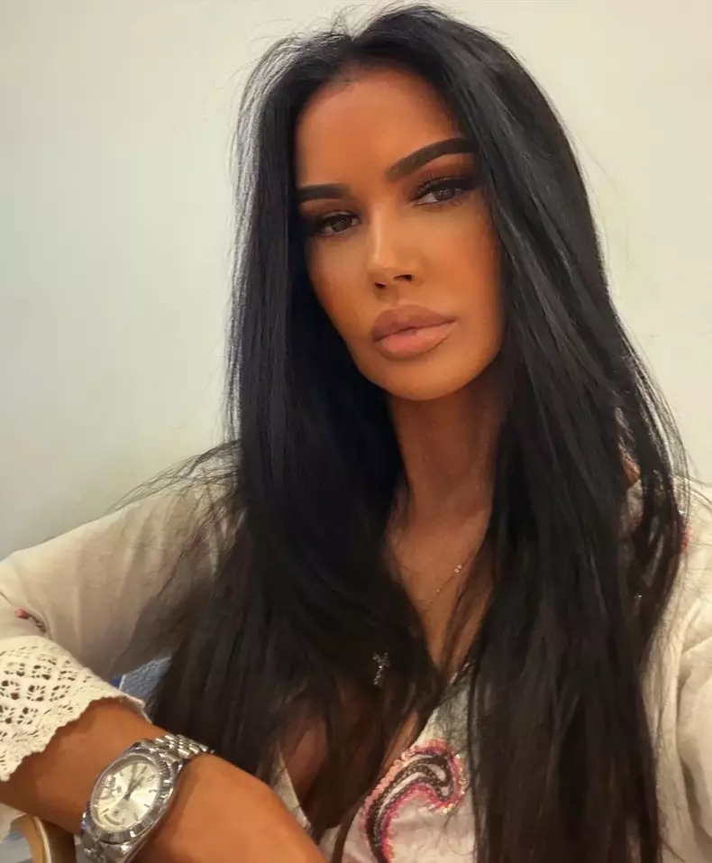 oana zavoranu in alb