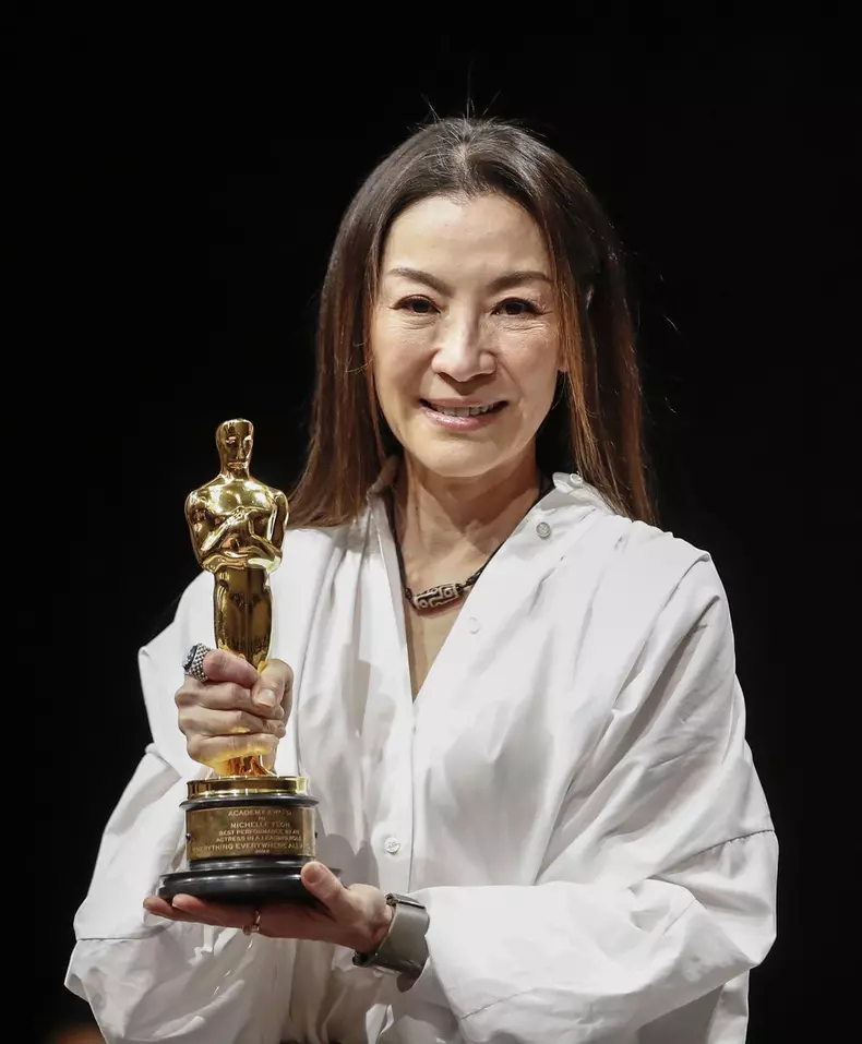 michelle-yeoh-6