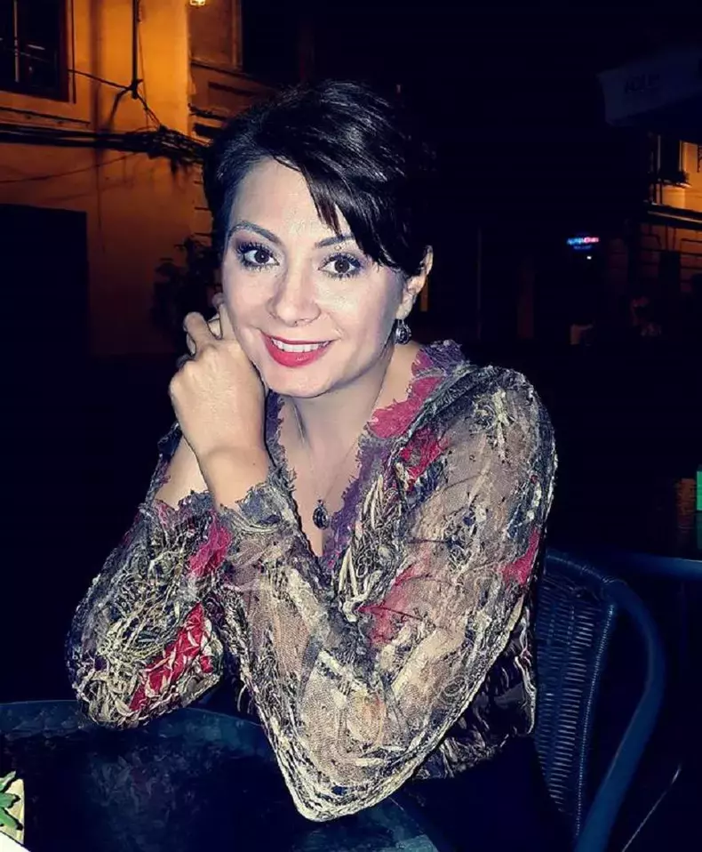 adriana-antoni-cantareata