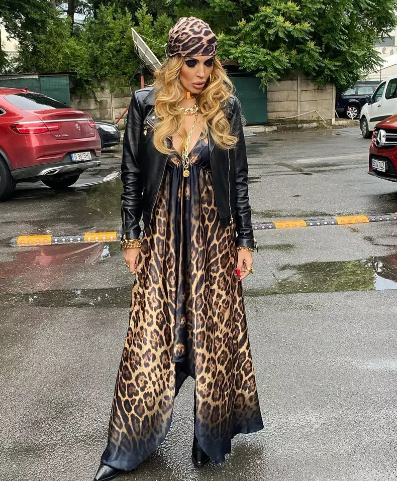 Raluca-Badulesca-mandra-de-notelele-pe-care-fiul-ei-le-a-luat-la-Bac-5