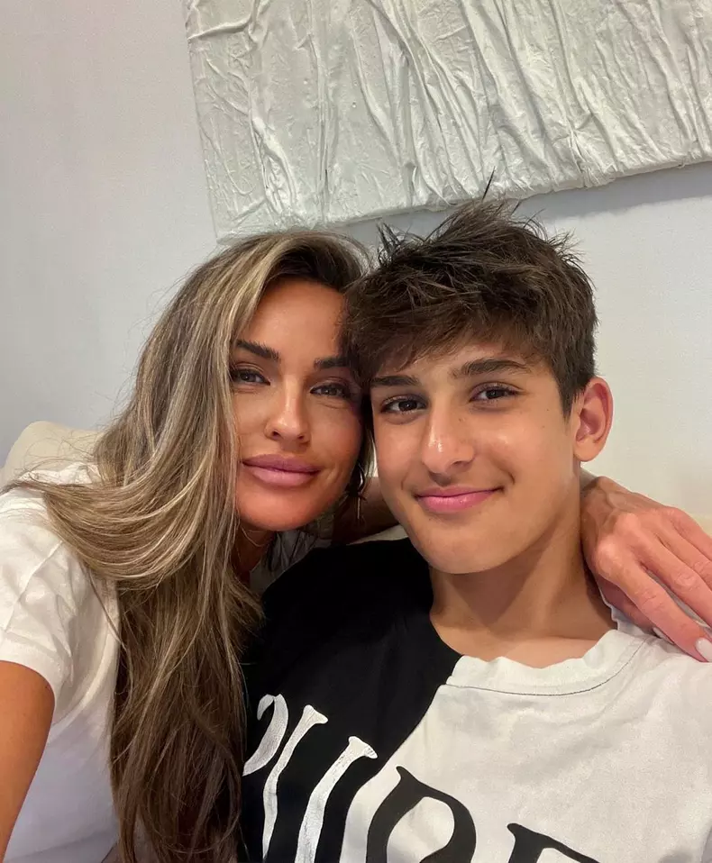 Diana Munteanu, mesaj emoționant pentru fiul ei. David a împlinit 14 ani. „Mă ridic pe vârfuri să-l pup”