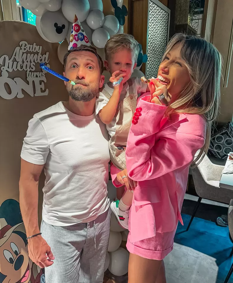 Dani Oțil, Gabriela Prisăcariu și fiul lor, Luca Tiago