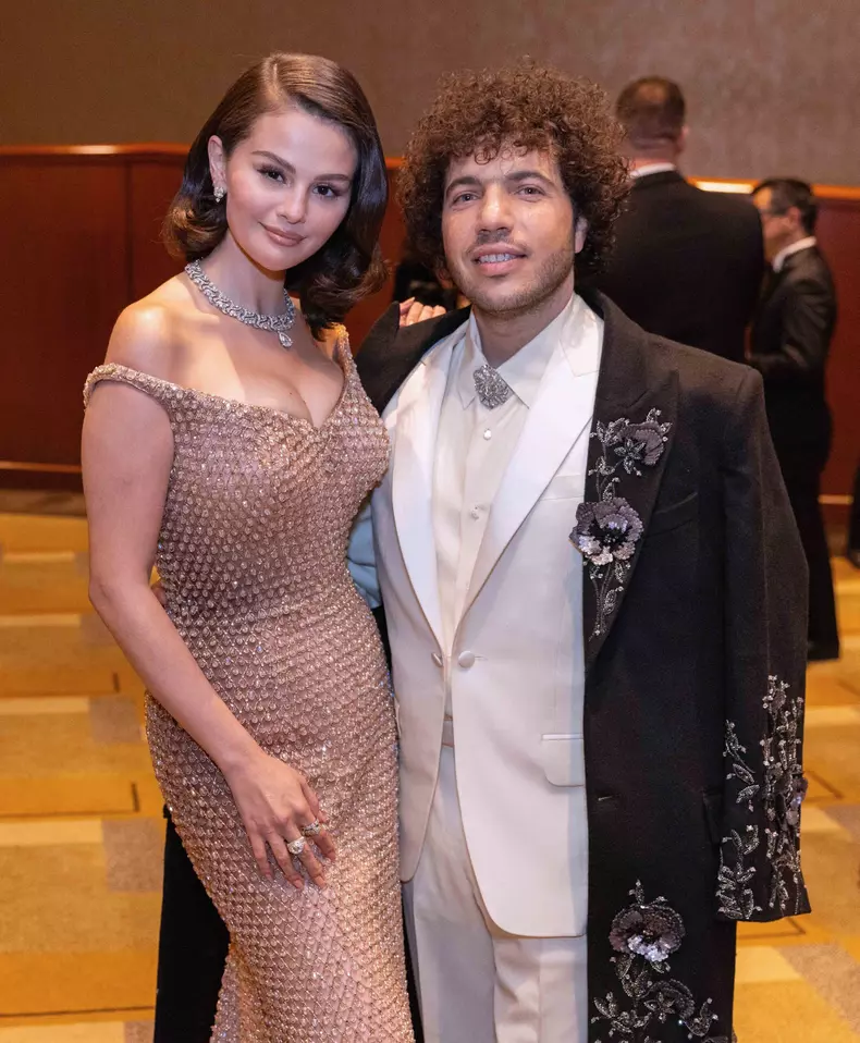 Selena-gomez-si-a-vandut-inelul-primit-de-la-logodnicul-ei-benny-blanco