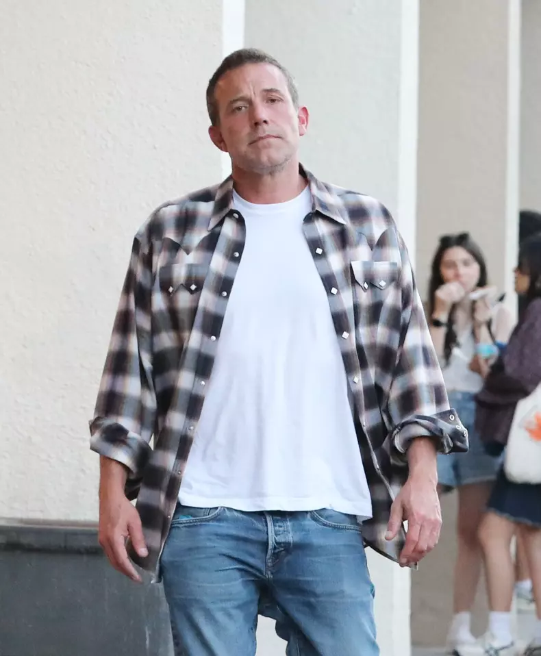 PREMIUM EXCLUSIVE Ben Affleck Bonds With Daughter Violet Over Dinner Amid Impending Divorce From Jennifer Lopez