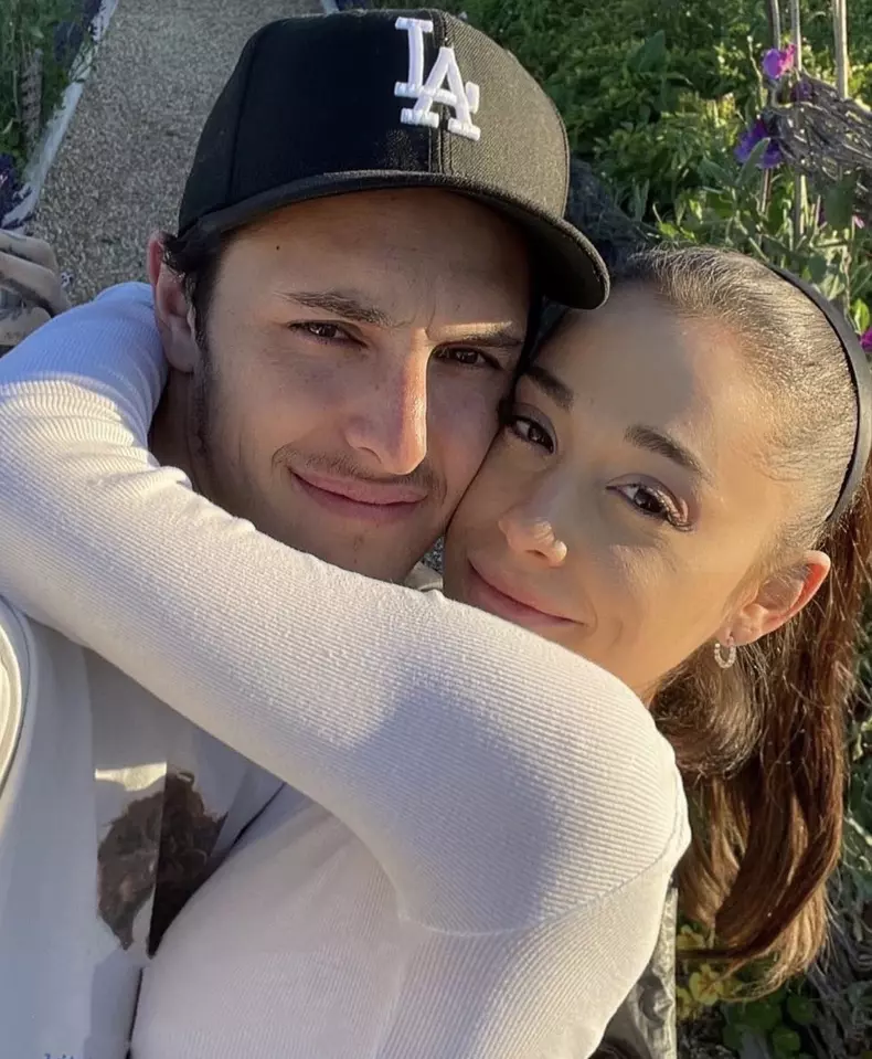 Ariana Grande sot Dalton Gomez