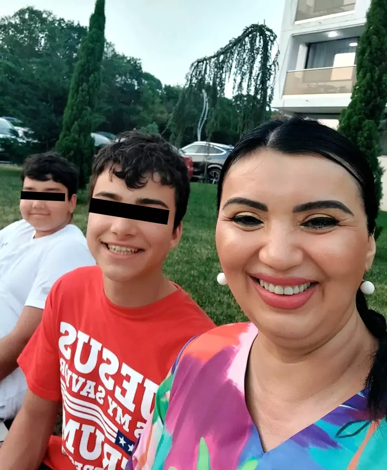 Adriana Bahmuțeanu și  băieții ei, Edurad și Maximus