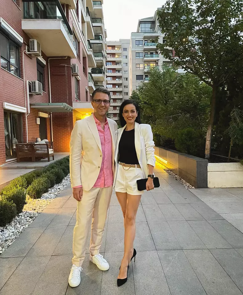 Andi Moisescu Olivia Steer