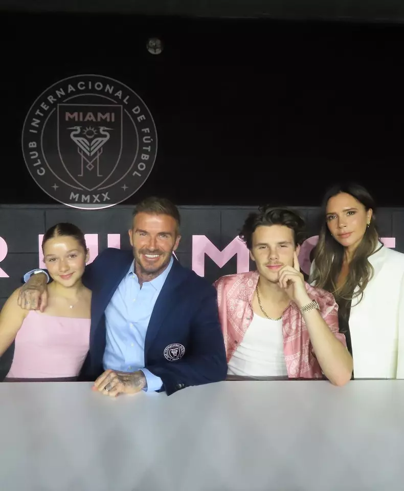 Harper Beckham (1)