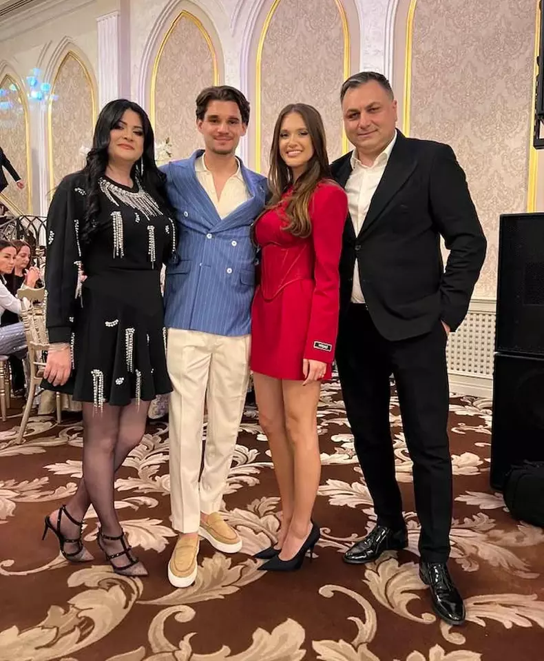 Iubita logodnica Ianis Hagi Elena Tănase rochie roșie mini Versace Kylie Jenner