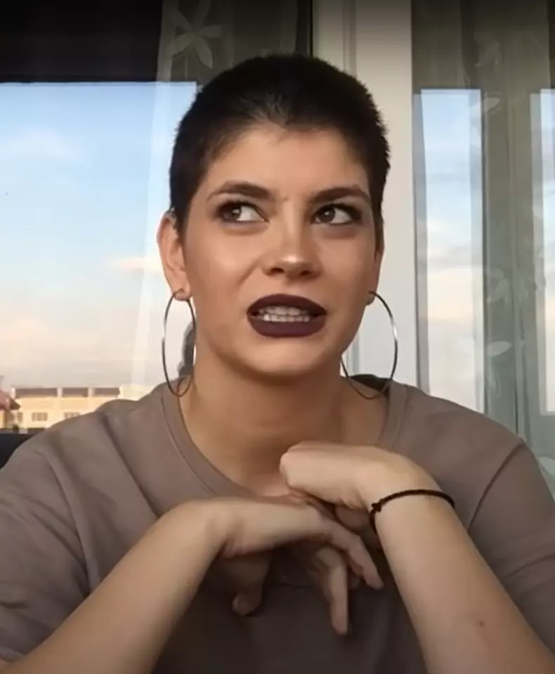 Laura Giurcanu rasă în cap 2016